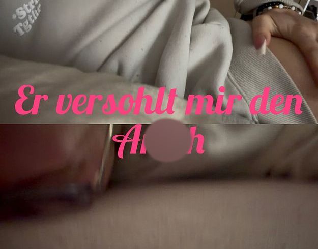 SexyJanaHot's Porno Video: Er versohlt mir den ars**