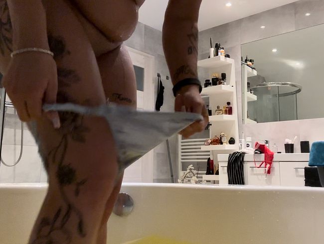 s*xyJanaHot Porno Video: User Wunsch mit Tanga in der Wanne